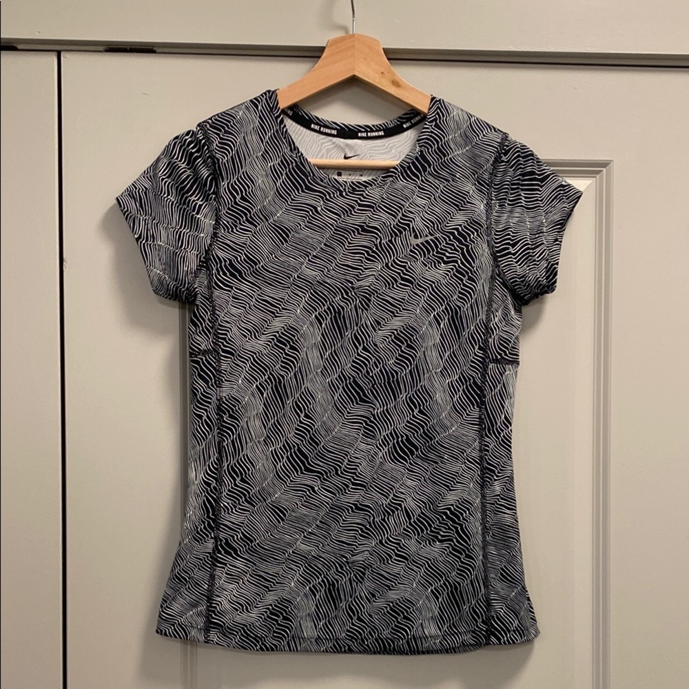Monochrome Wave Pattern Short Sleeve Tee
